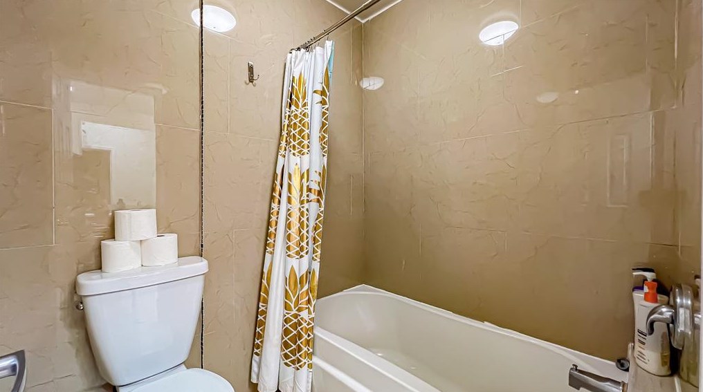 4243 Sun Mdw Dr, Houston TX  77072-1453 exterior