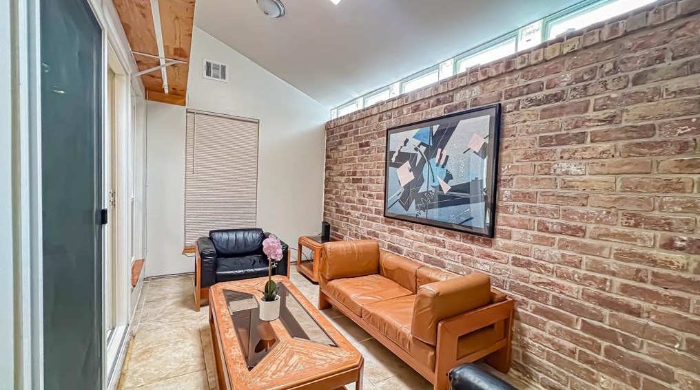 4243 Sun Mdw Dr, Houston TX  77072-1453 exterior