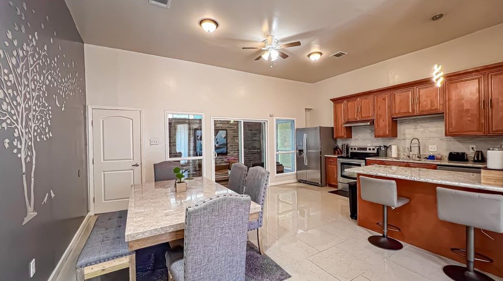 4243 Sun Mdw Dr, Houston TX  77072-1453 exterior
