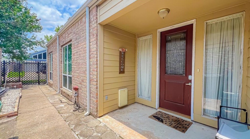 4243 Sun Mdw Dr, Houston TX  77072-1453 exterior