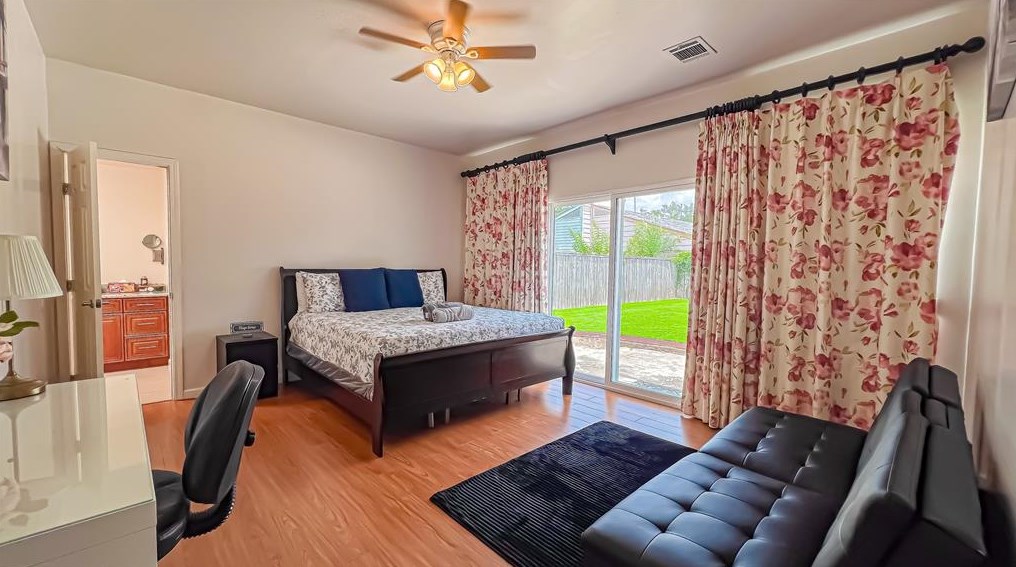 4243 Sun Mdw Dr, Houston TX  77072-1453 exterior