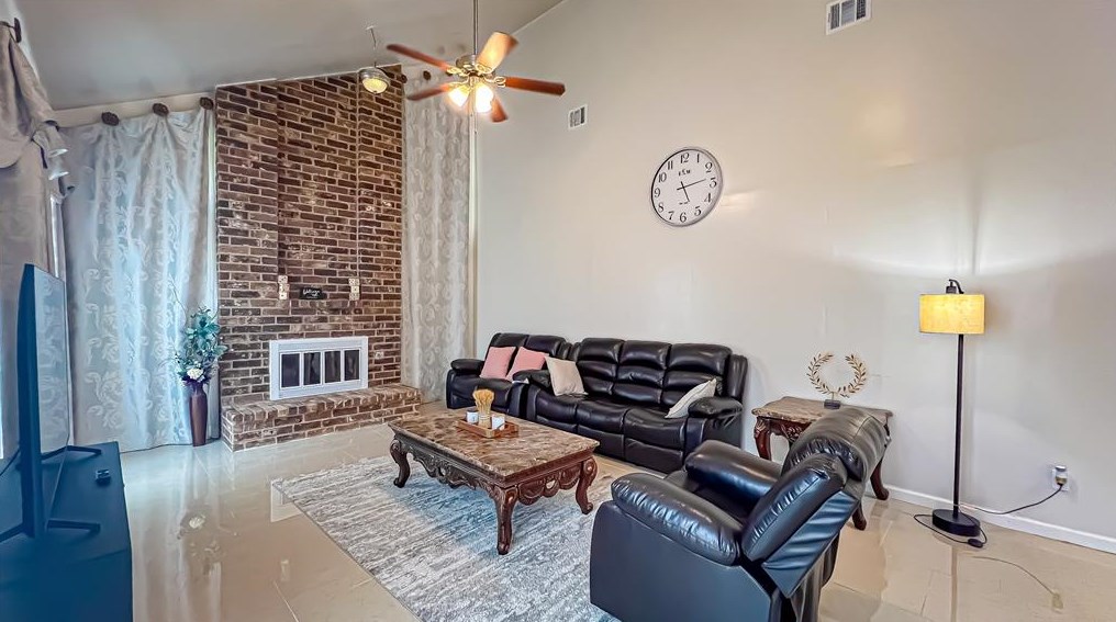 4243 Sun Mdw Dr, Houston TX  77072-1453 exterior