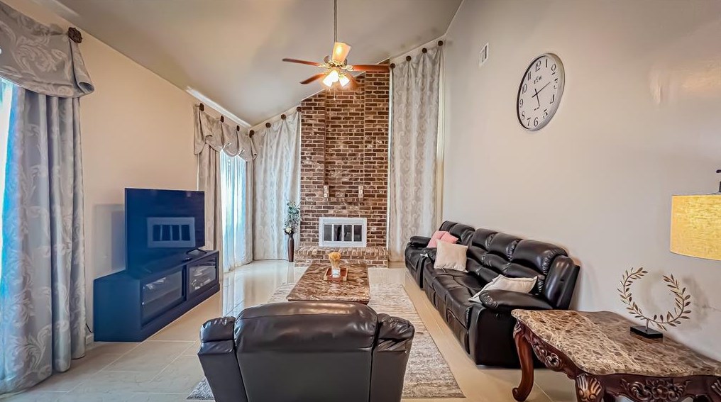 4243 Sun Mdw Dr, Houston TX  77072-1453 exterior