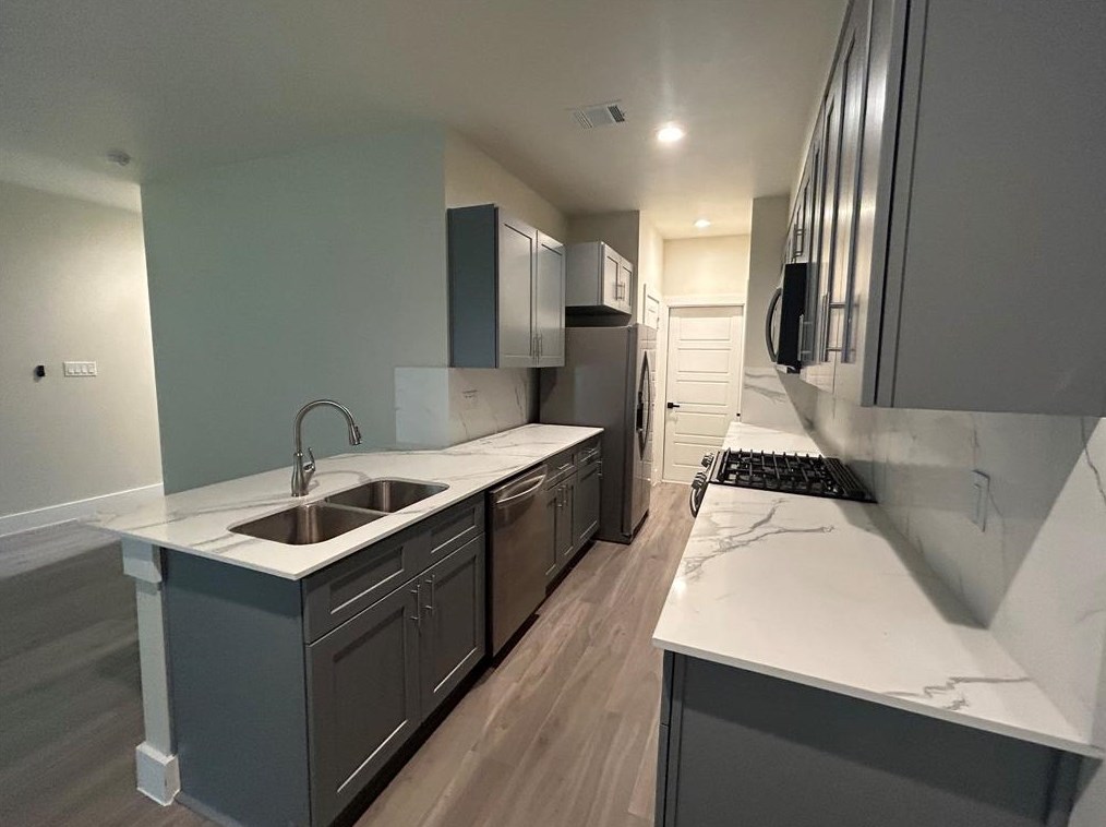 5718 Harbrook Dr, Houston TX  77087-4216 exterior