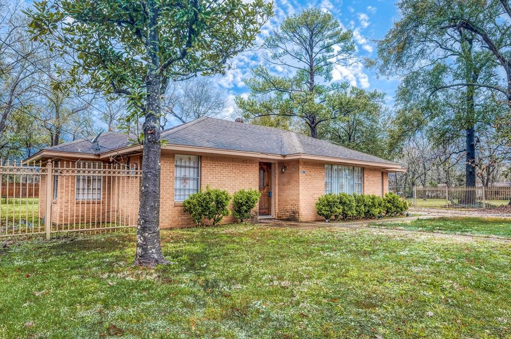 8815 Shady Dr, Houston TX  77016-5441 exterior