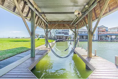 301 Commander Drive, Tiki Island, TX 77554 - Photo 3