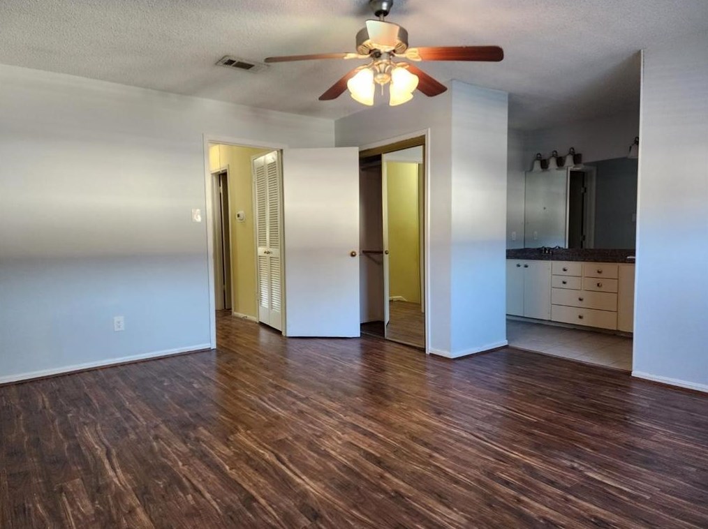 1343 Country Place Dr, Houston TX  77079-3125 exterior