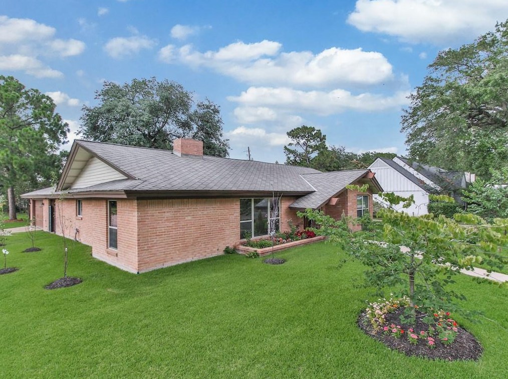 3710 Woodvalley Dr, Houston TX  77025-4206 exterior