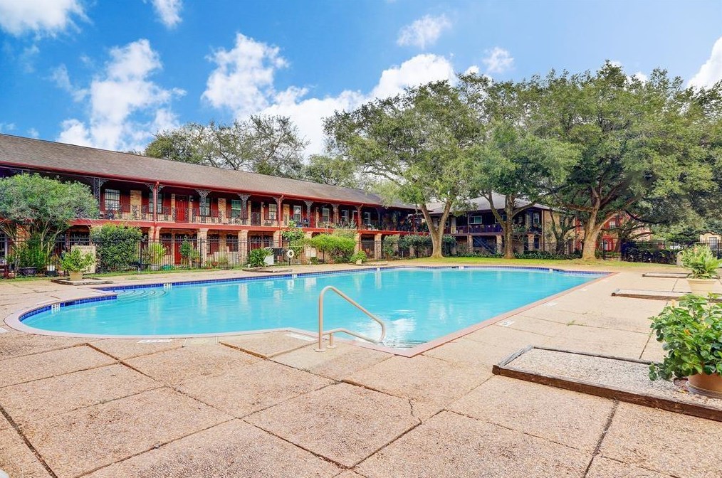 5208 Arboles Dr, Houston TX  77035-2847 exterior