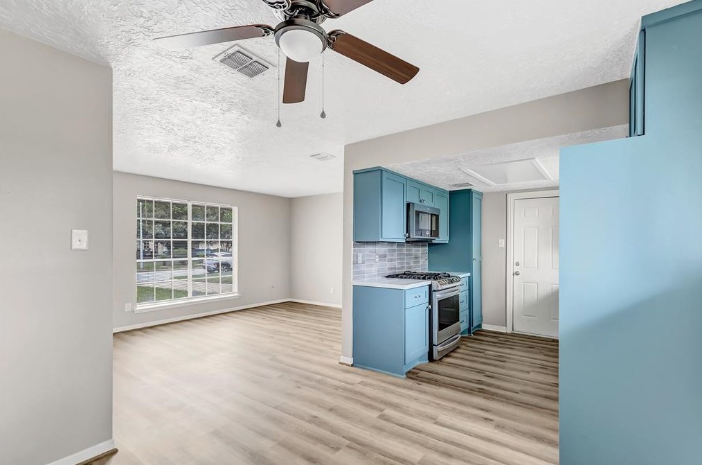 8626 Cottage Gate Ln, Houston TX  77088-5000 exterior