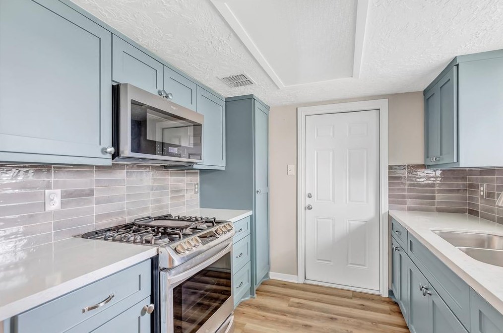 8626 Cottage Gate Ln, Houston TX  77088-5000 exterior