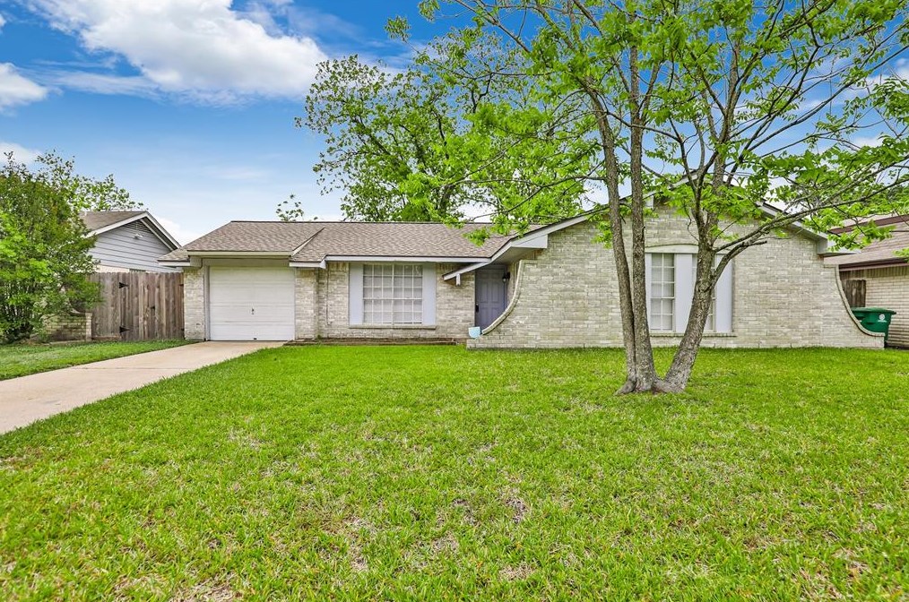 8626 Cottage Gate Ln, Houston TX  77088-5012 exterior