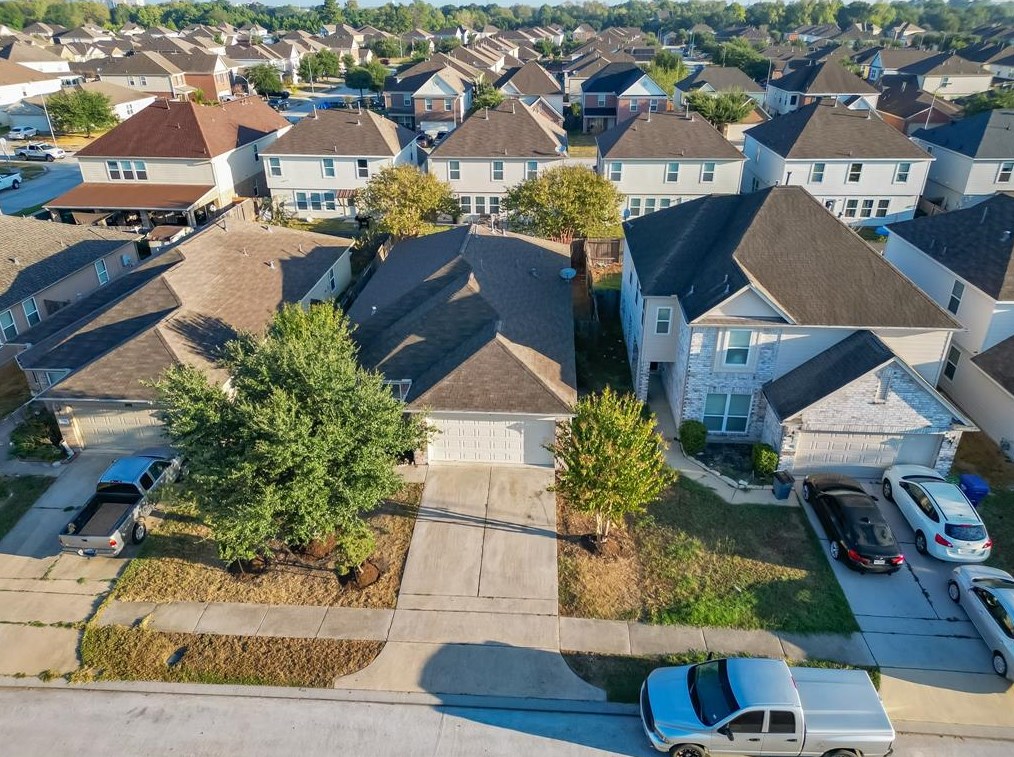 2746 Iris Vly Way, Houston TX  77038-1319 exterior