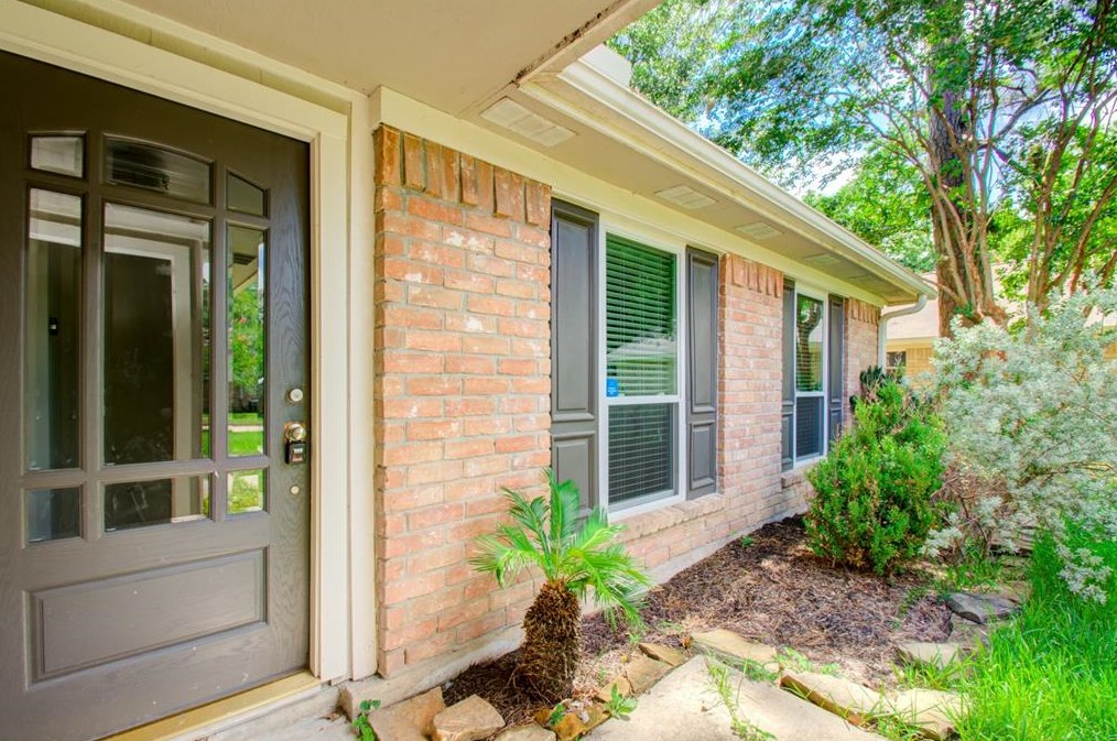 9426 Charter Ridge Dr, Houston TX  77070-1971 exterior