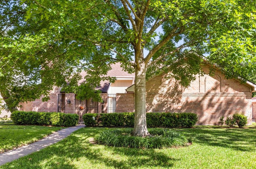14014 Briar Place Dr, Houston TX  77077-4404 exterior