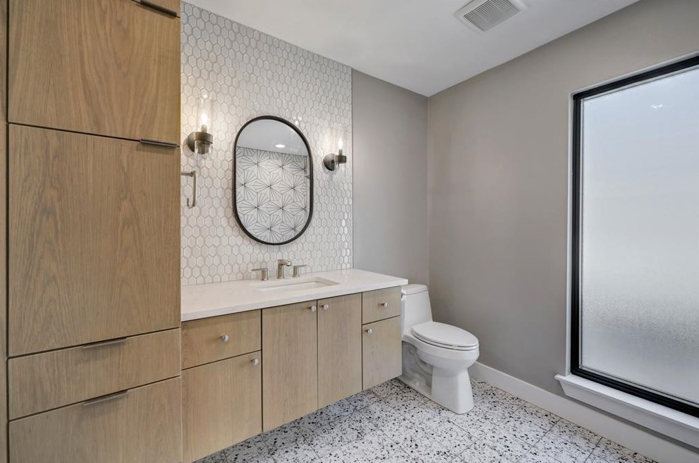 15750 Barkers Lndg Rd, Houston TX  exterior