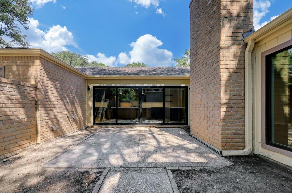 15750 Barkers Lndg Rd, Houston TX  exterior