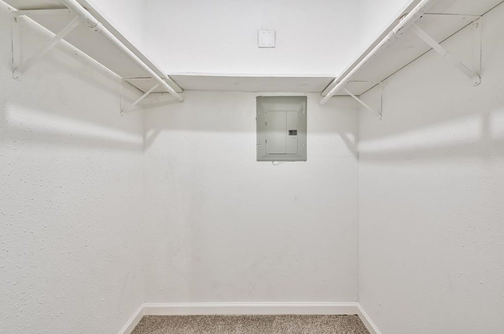 8743 Vly Flag Dr, Houston TX  77078-3738 exterior