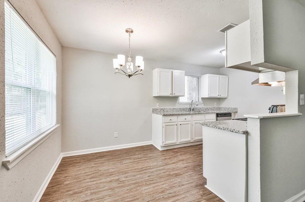 8743 Vly Flag Dr, Houston TX  77078-3738 exterior