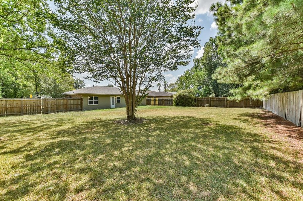 8743 Vly Flag Dr, Houston TX  77078-3738 exterior