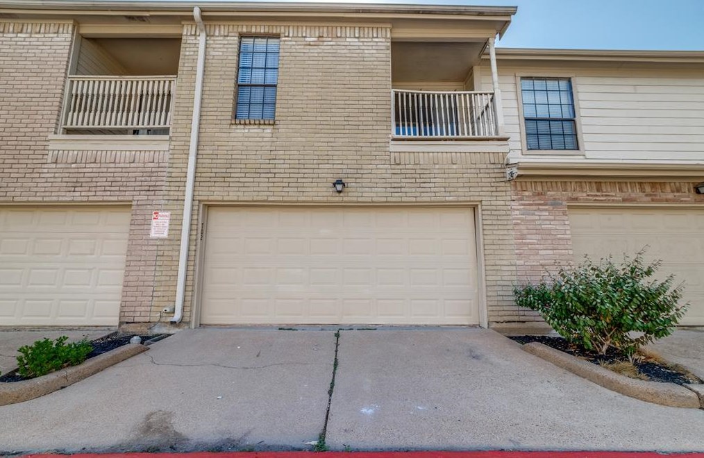 800 Country Place Dr, Houston TX  77079-8500 exterior