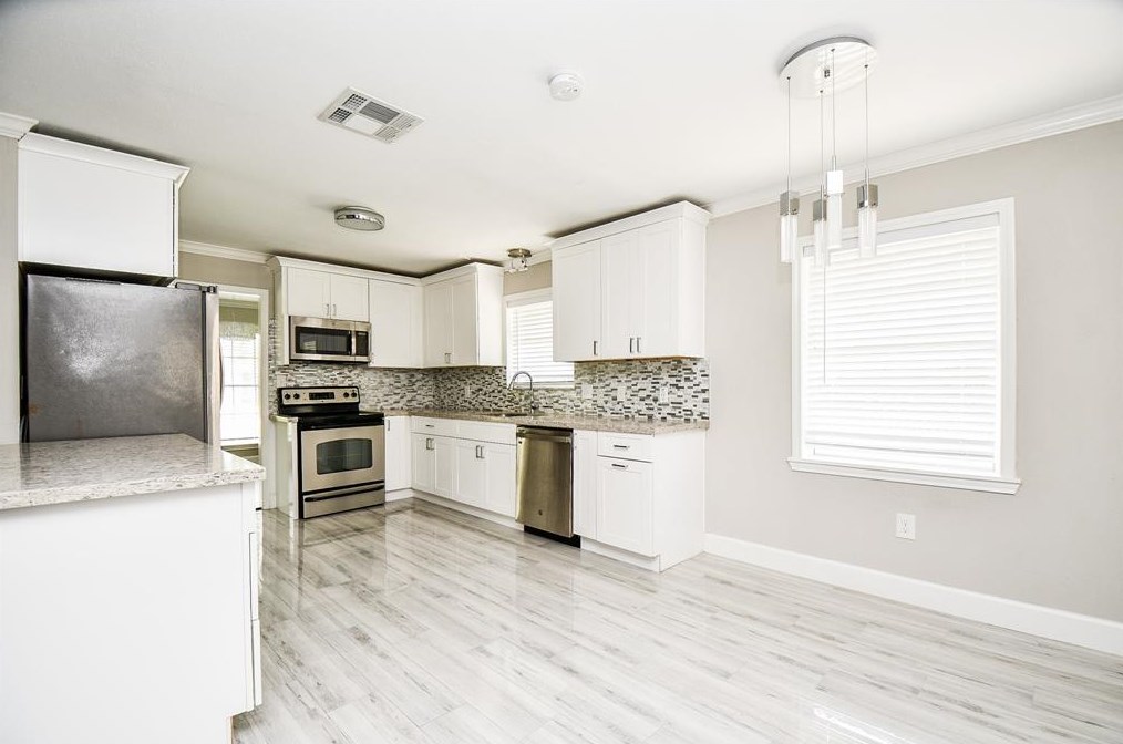4310 Woodvalley Dr, Houston TX  77096-3530 exterior