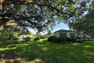 416 Baker Cir, Ames, TX 77575 - Photo 7