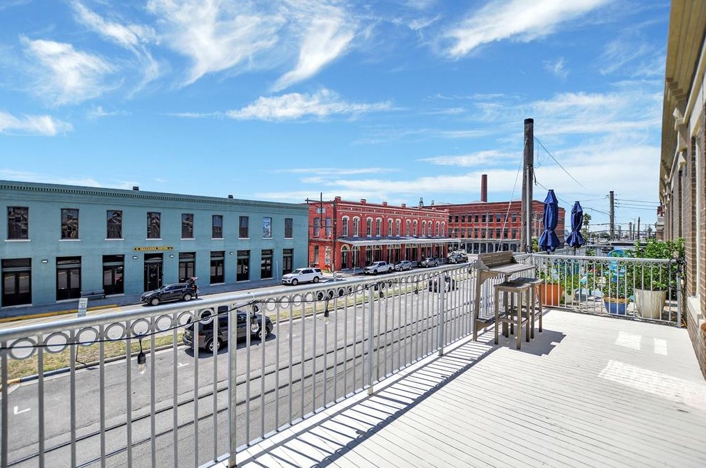 216 20 St, Galveston TX 77550-8003 exterior