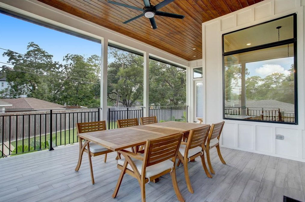 1010 T C Jester Blvd, Houston TX  77007-1126 exterior