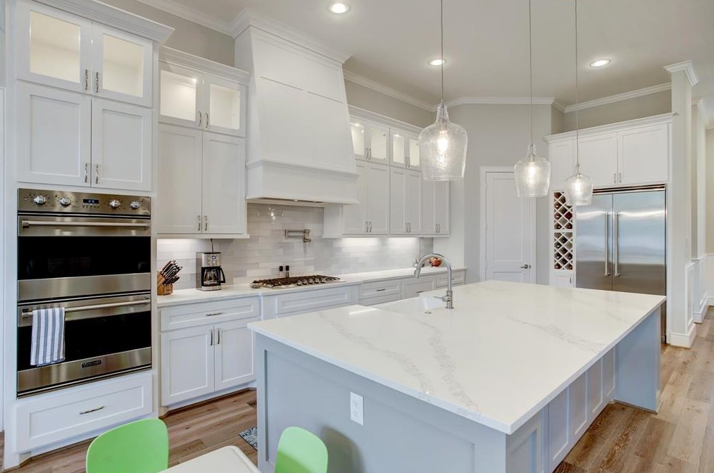 1010 T C Jester Blvd, Houston TX  77007-1126 exterior