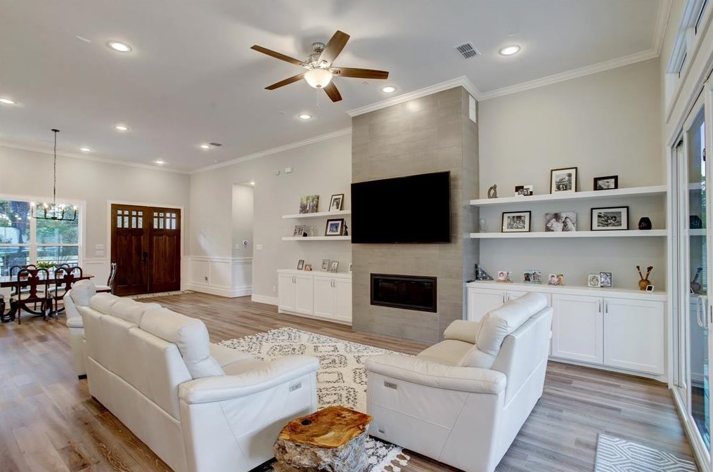 1010 T C Jester Blvd, Houston TX  77007-1126 exterior
