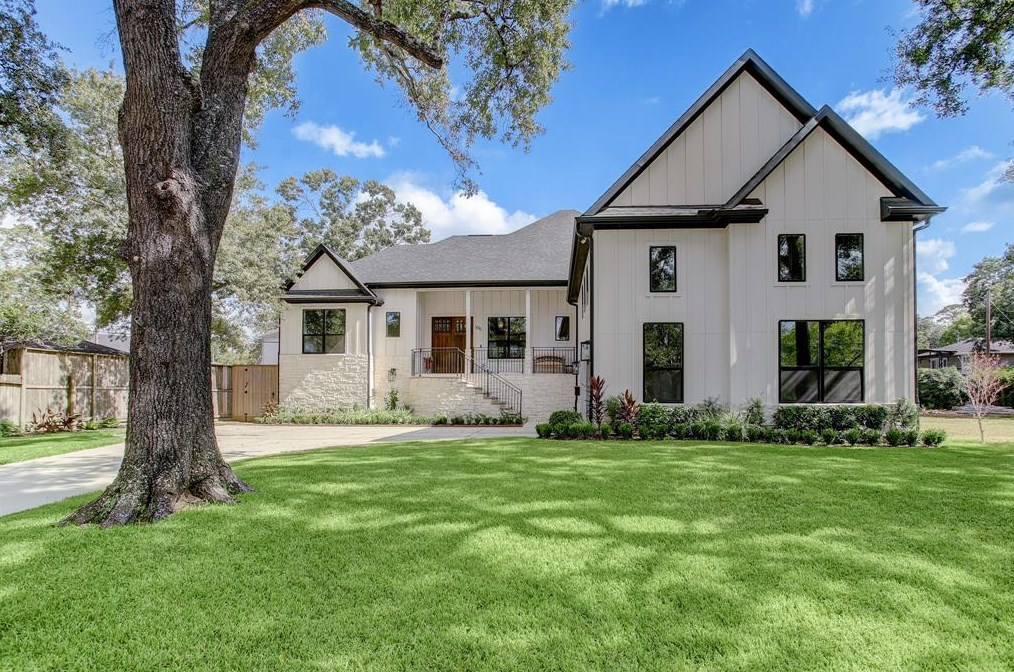 1010 T C Jester Blvd, Houston TX  77008-6311 exterior