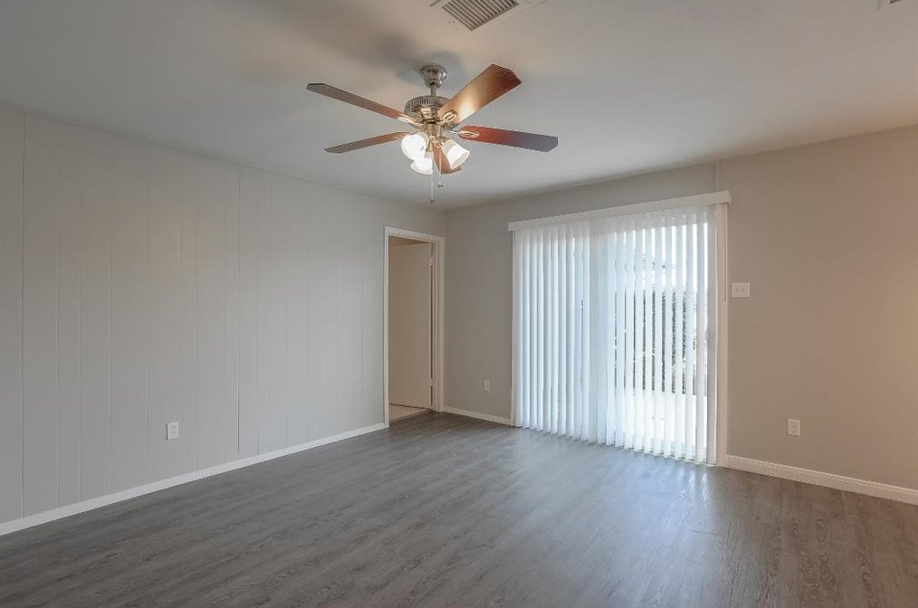 11106 Roandale Dr, Houston TX  77048-1521 exterior
