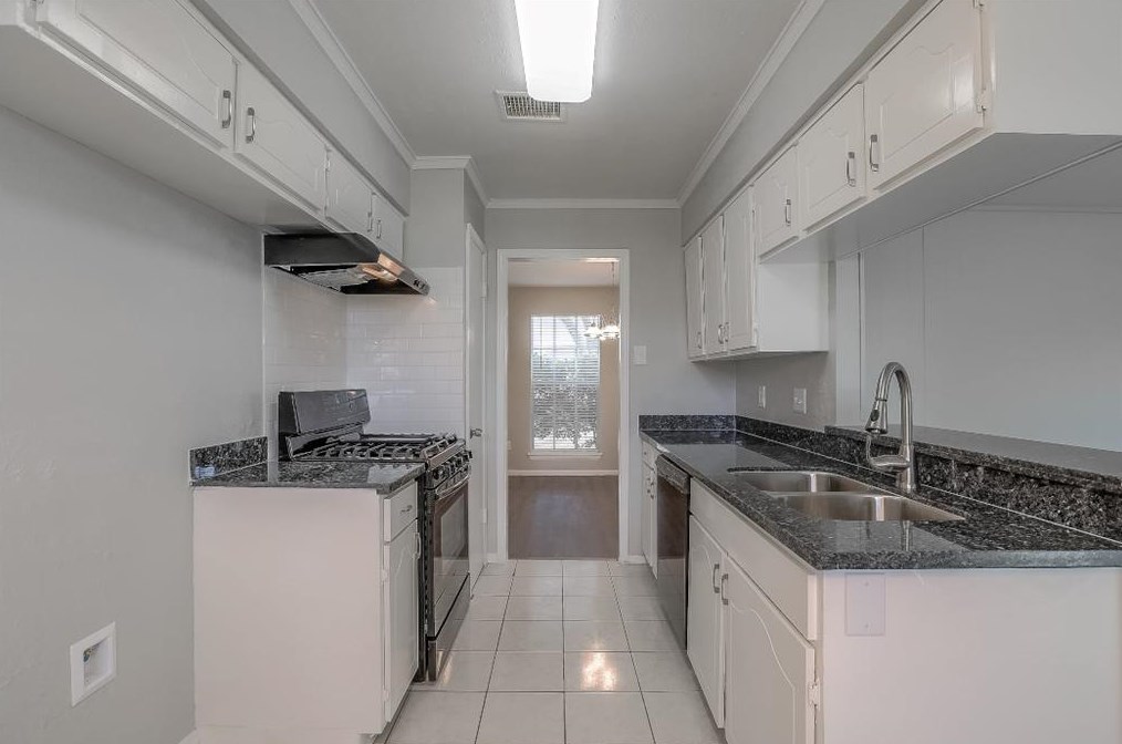 11106 Roandale Dr, Houston TX  77048-1521 exterior