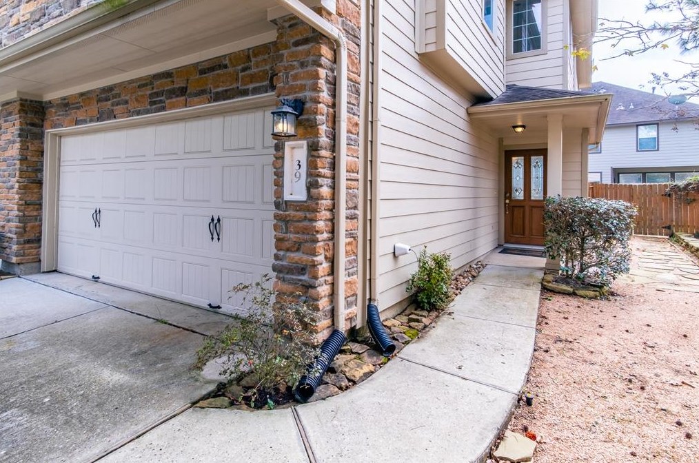 39 Wickerdale Pl, Spring TX  77382-1674 exterior