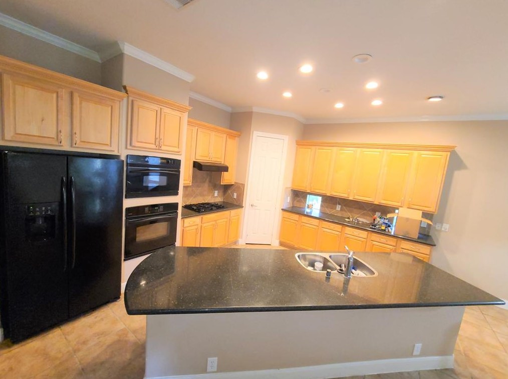 7218 Sandy Isle Ln, Spring TX  77389-4075 exterior