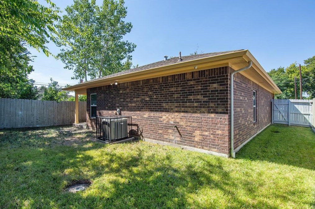 1804 Capron, Houston TX 77020-4008 exterior