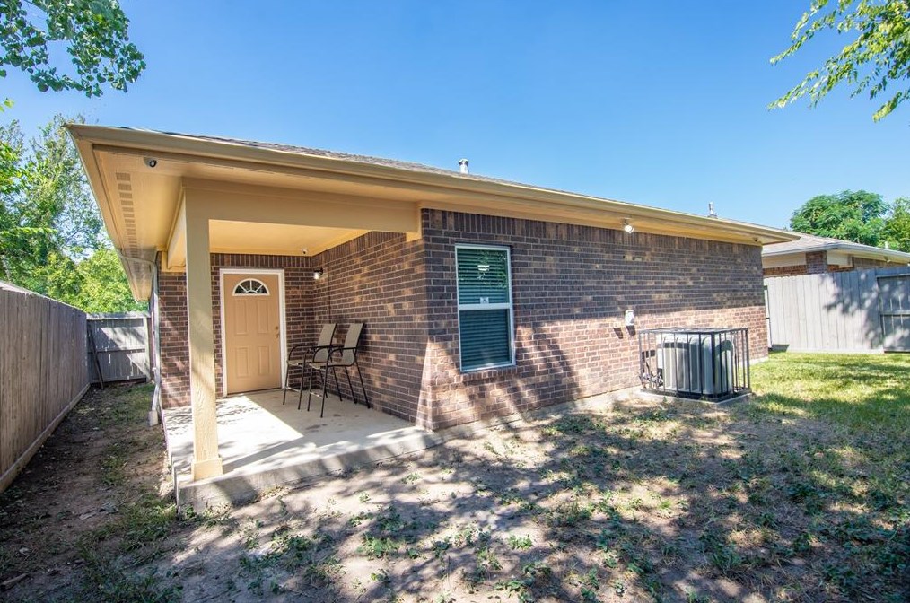 1804 Capron, Houston TX 77020-4008 exterior