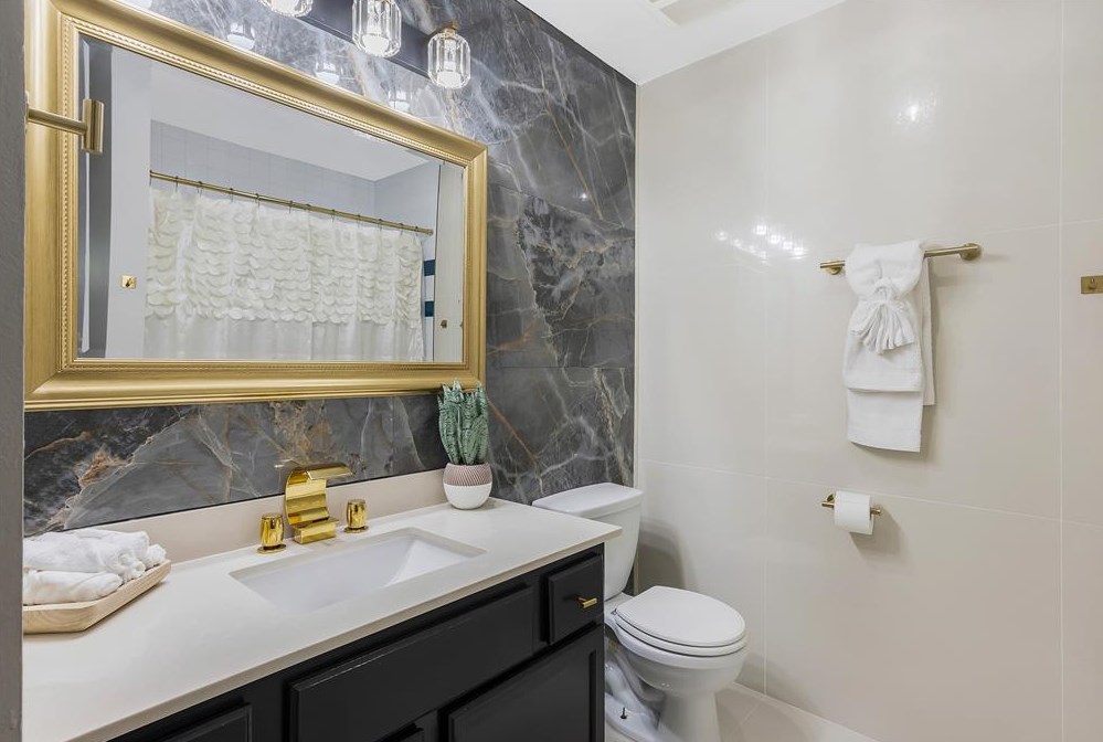 1804 Capron, Houston TX 77020-4008 exterior