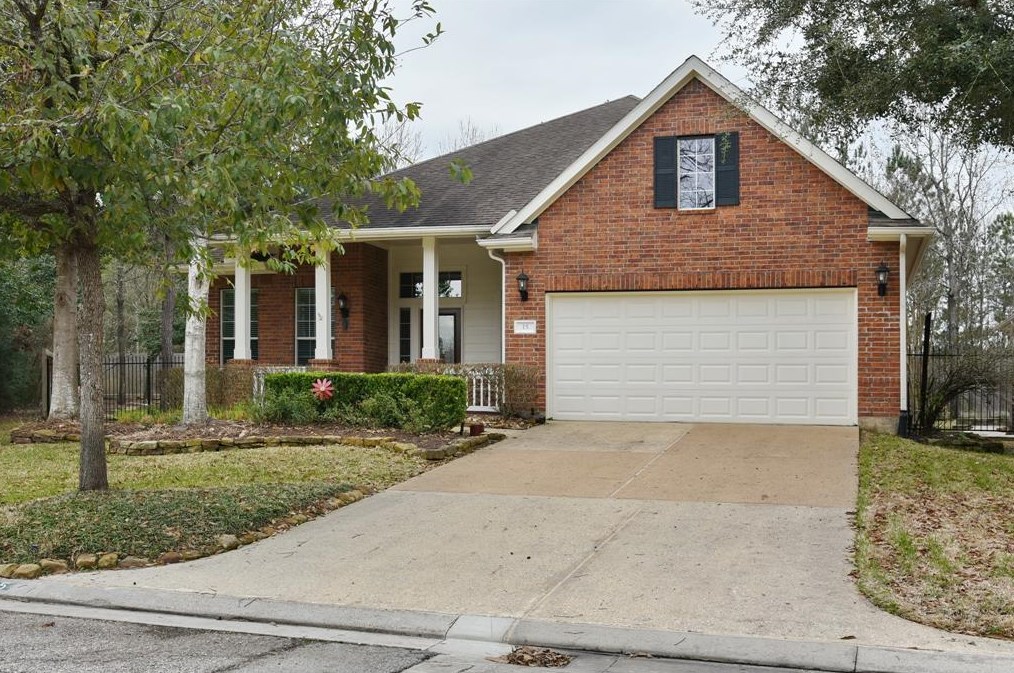 15 W Victory Lake Dr, Conroe, TX 77384