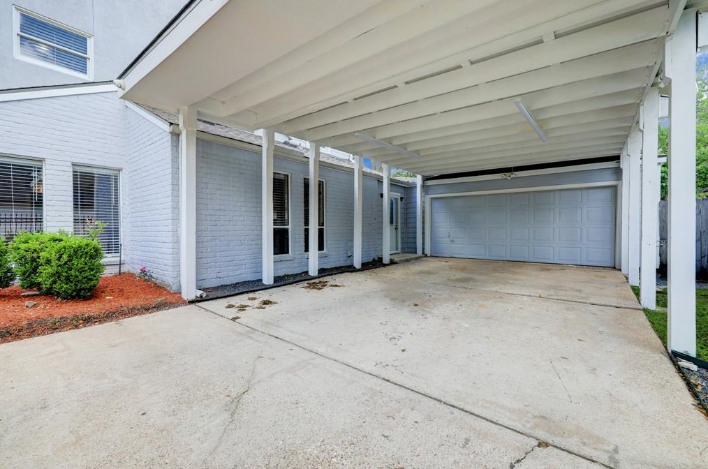 3302 Chris Dr, Houston TX  77063-6230 exterior