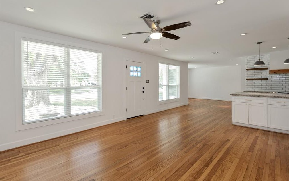 1834 Norcrest Dr, Houston TX  77055-2319 exterior