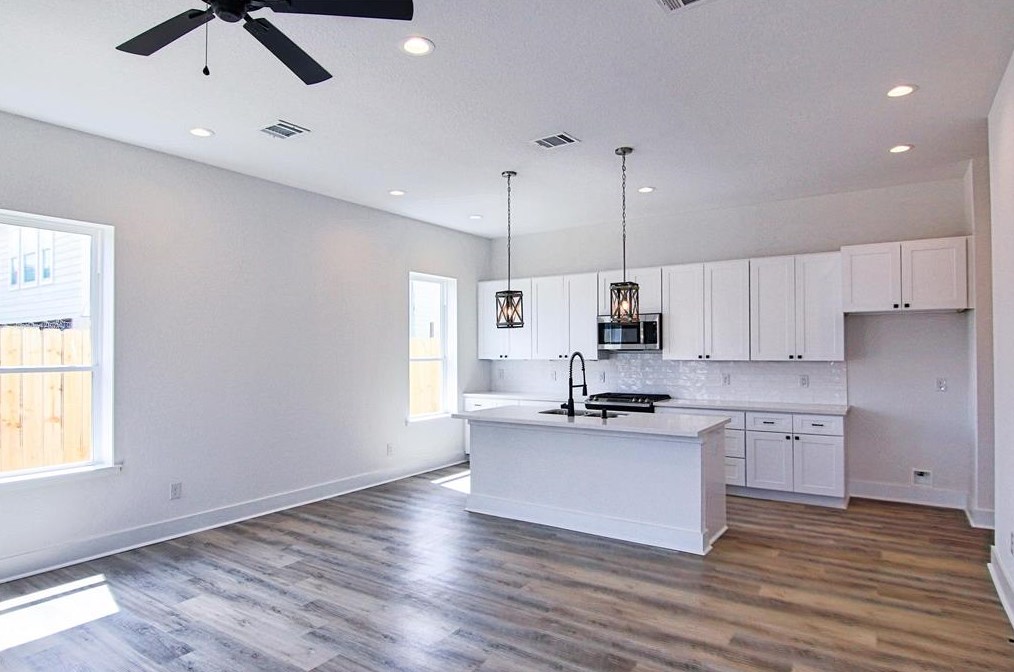 1216 Mcneil, Houston TX  77009-6421 exterior