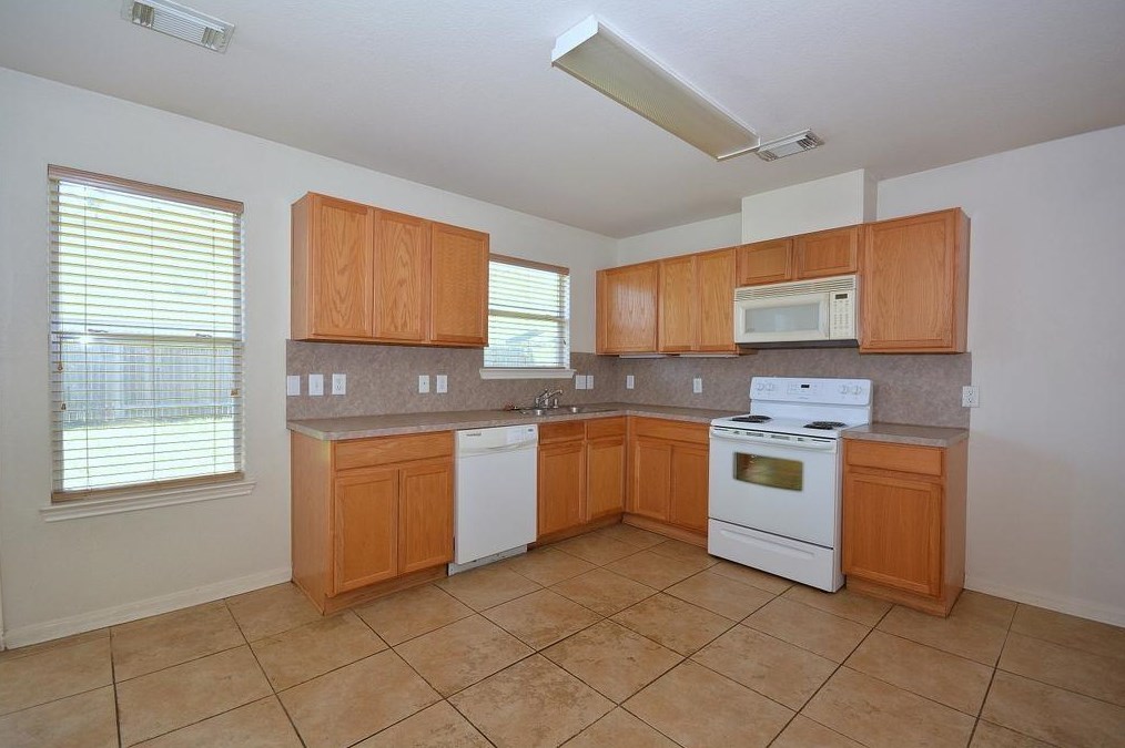 9306 Grove Haven Dr, Houston TX  77083-7333 exterior