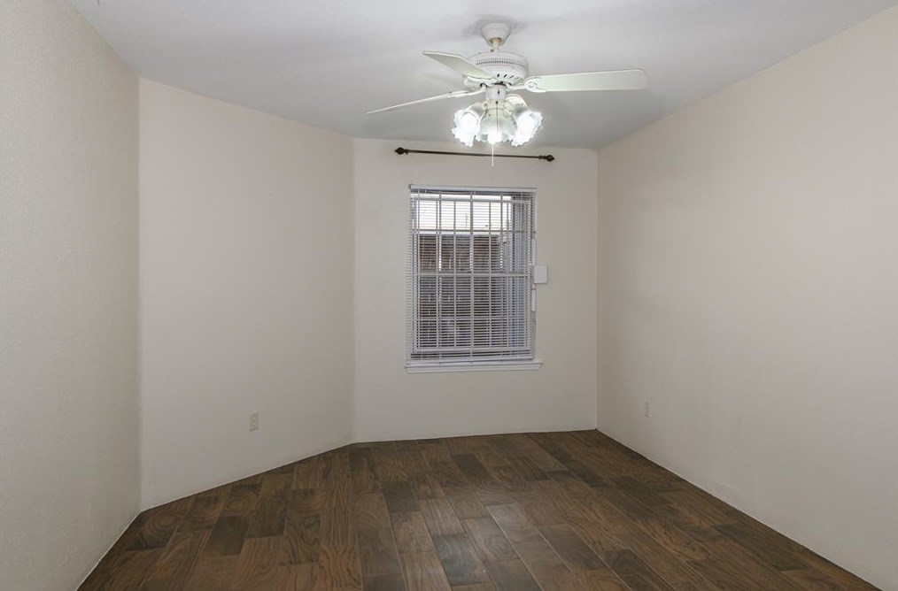 8271 Creekbend Dr, Houston TX  77071-1136 exterior