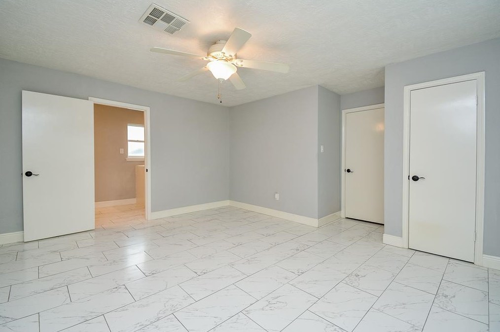 1727 Ashford Holw Ln, Houston TX  77077-5814 exterior