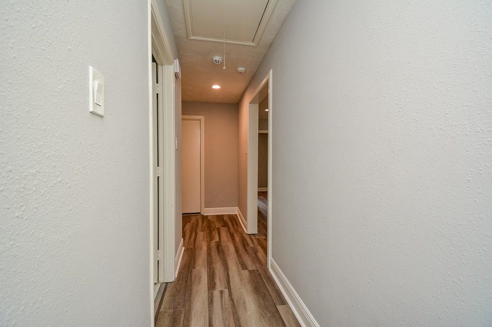 1727 Ashford Holw Ln, Houston TX  77077-5814 exterior