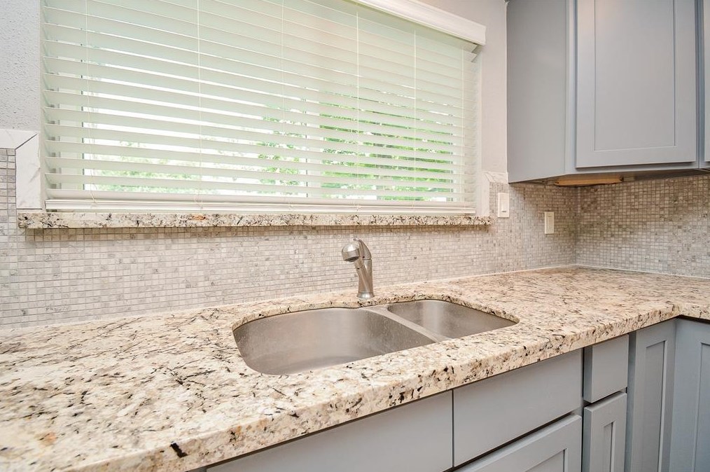 1727 Ashford Holw Ln, Houston TX  77077-5814 exterior