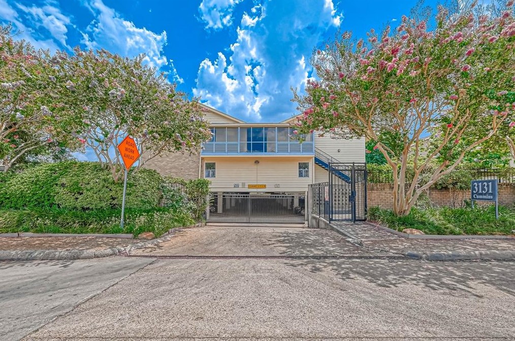 3131 Cummins St, Houston TX  77027-5865 exterior