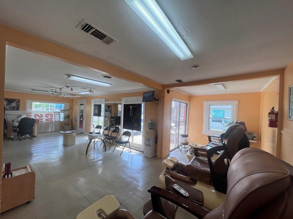1124 Shepherd Dr, Houston TX  77007-5428 exterior
